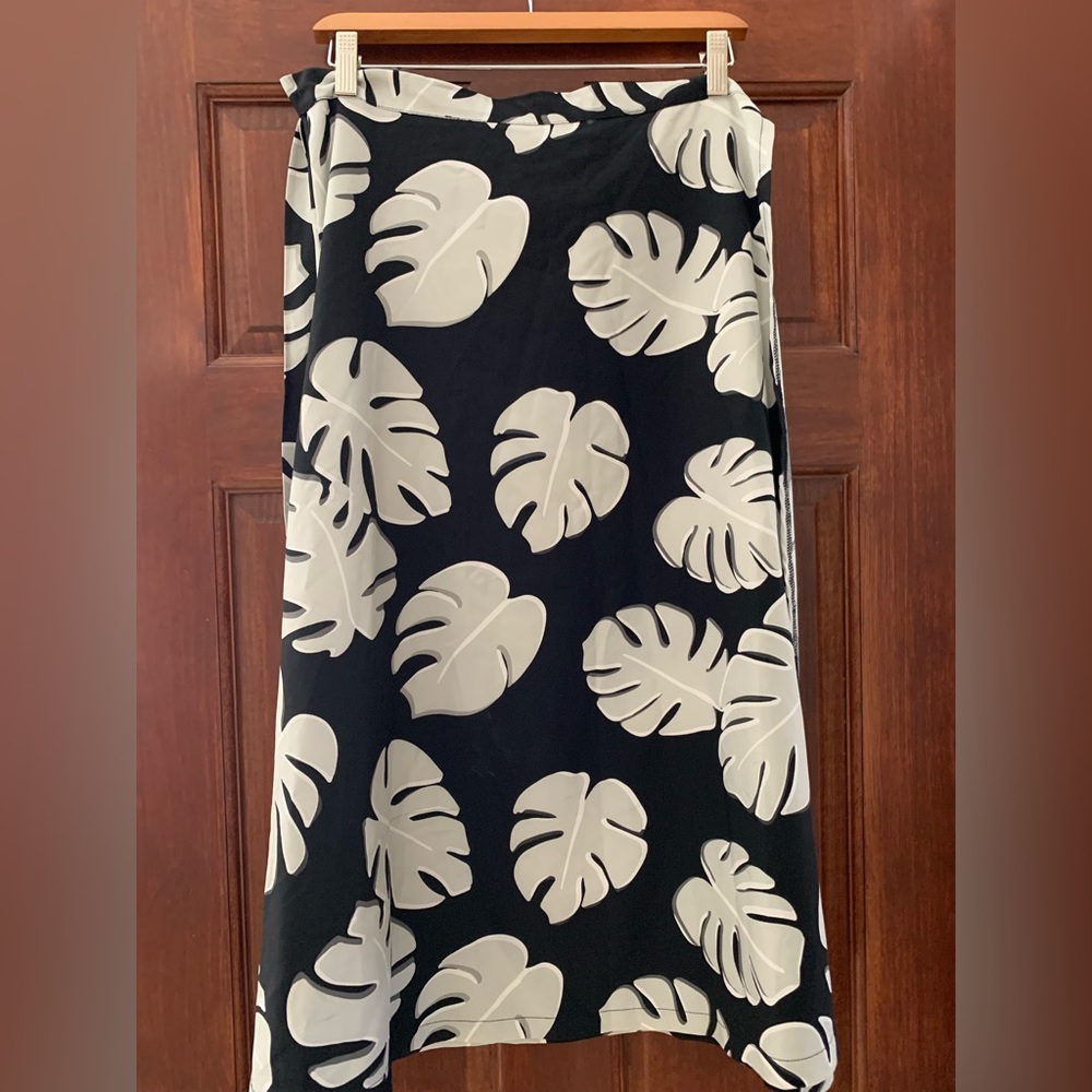 UV SKINZ wrap around coverup skirt